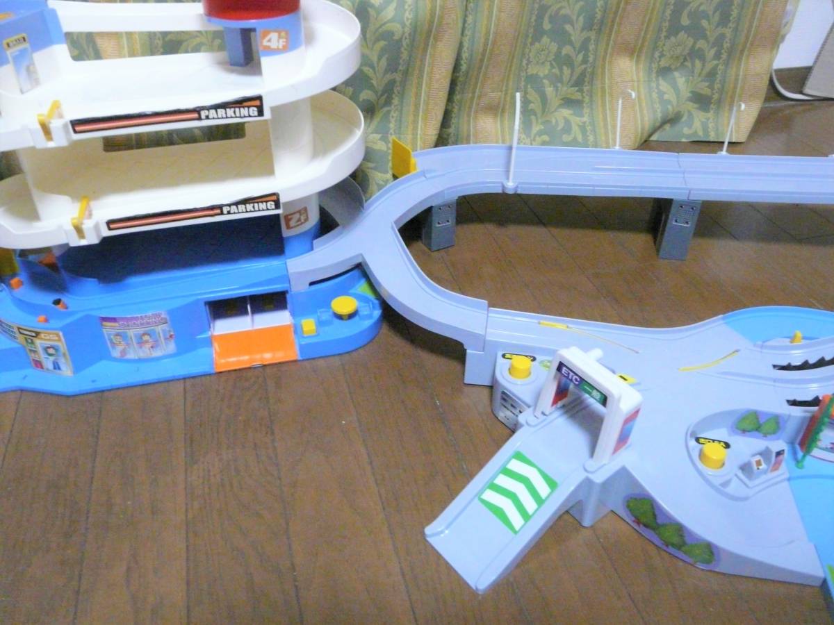 送料無料 迫力の3連結セット 高速道路にぎやかドライブ+トミカ峠やま