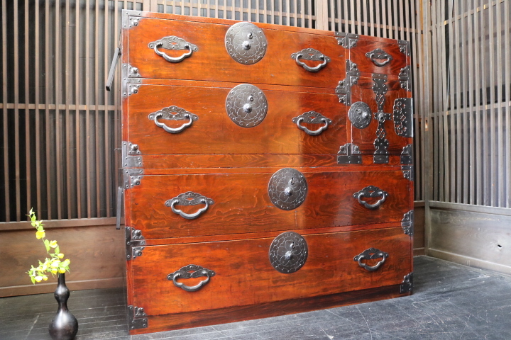 海外並行輸入正規品 古家具 前栗 欅無垢 米沢箪笥 蝶金具 時代箪笥