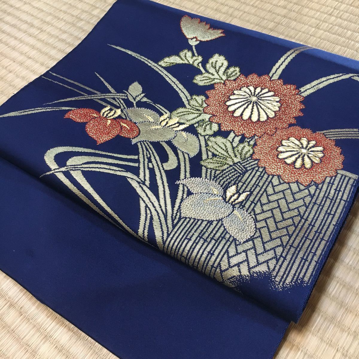 八寸名古屋帯 相良刺繍 かきつばた 流水花柄 紺青 美品 ay149 お茶席茶道お稽古着付け小紋紬絽紗羅麻_画像1