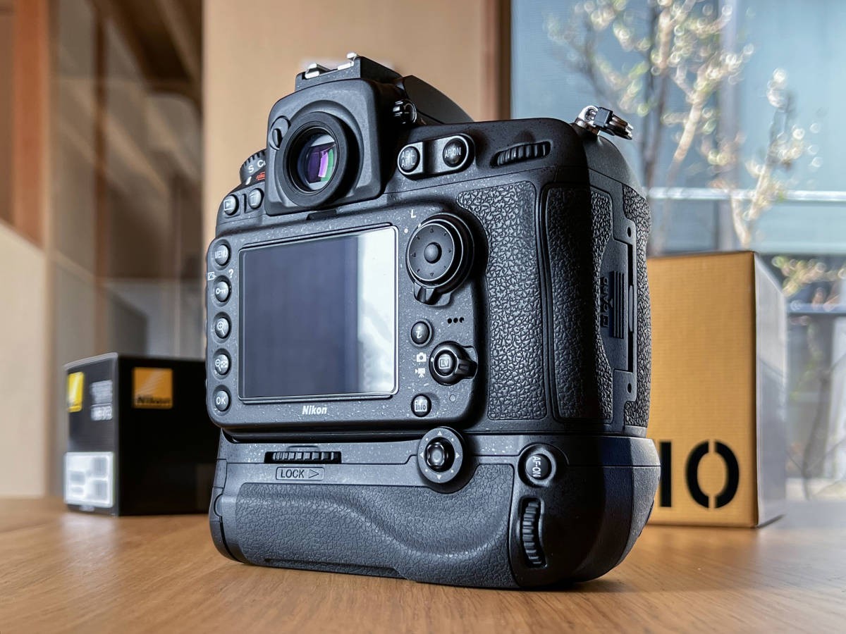 Nikon D810(ボディ）+ MB-D12(マルチパワーバッテリーパック）+ バッテリーEN-EL15(MB-D12用） セット売り 美品 17,126ショット _画像2