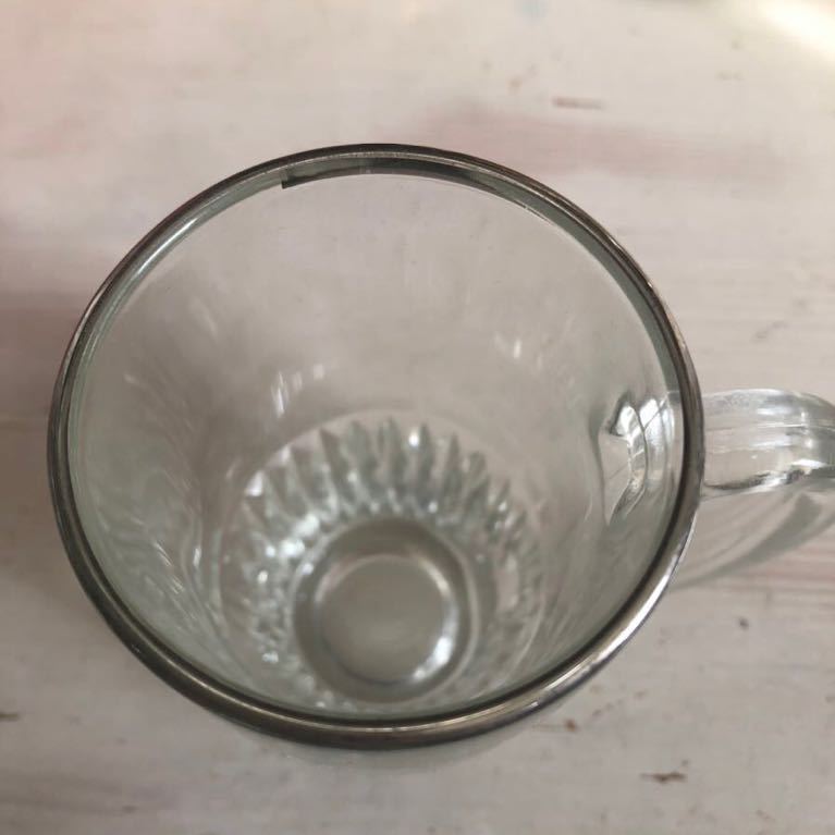 昭和レトロ　銀縁ガラスのマグカップ 持ち手付きコップ　レトログラス　プレスガラス　_画像4