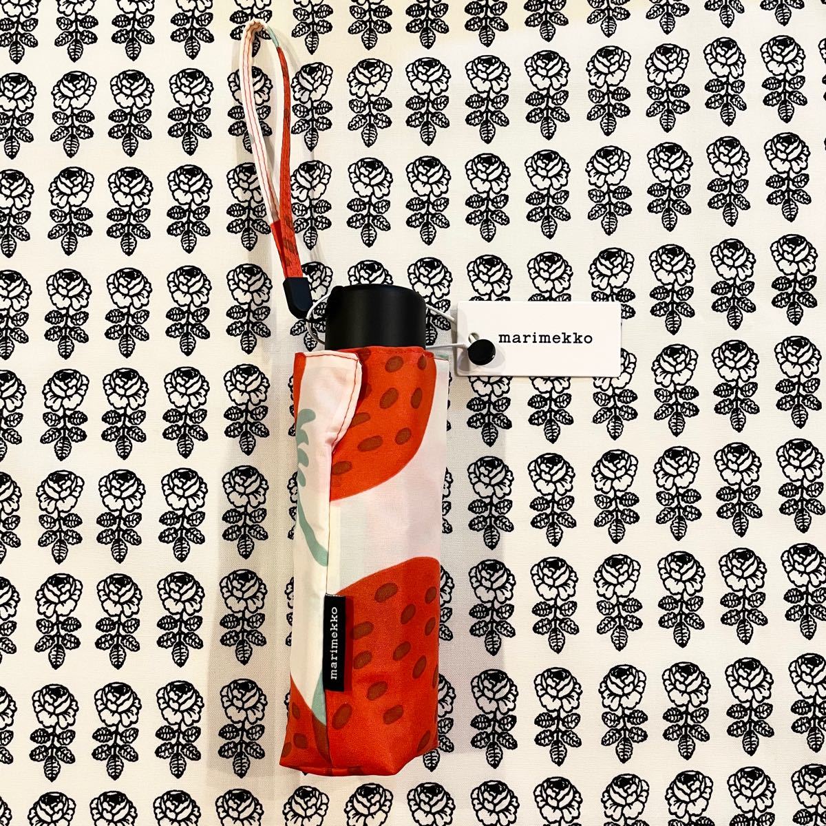 marimekko マリメッコ マンシッカ 折りたたみ傘 イチゴ柄 新品 marimekko マリメッコ マンシッカ 折りたたみ傘 イチゴ柄 新品