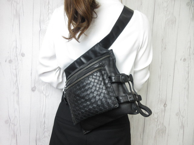 極美品 BOTTEGA VENETA ボッテガヴェネタ イントレチャート ボディ