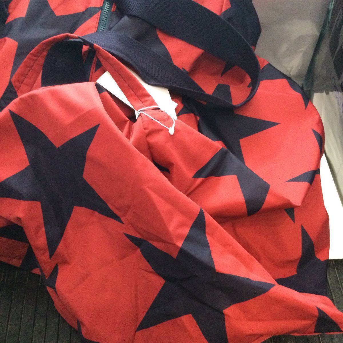 送料込●新品●Vivienne Westwood 大容量バッグ大量ボール入等に最適 ネイビー星柄 ナイロン 赤色 ヴィヴィアンウエストウッド ビビアン_画像4