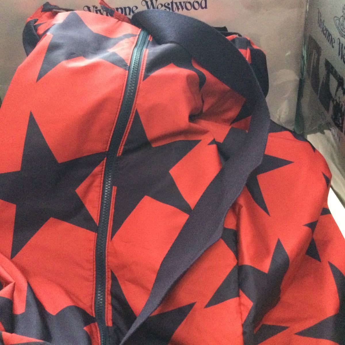 送料込●新品●Vivienne Westwood 大容量バッグ大量ボール入等に最適 ネイビー星柄 ナイロン 赤色 ヴィヴィアンウエストウッド ビビアン_画像3