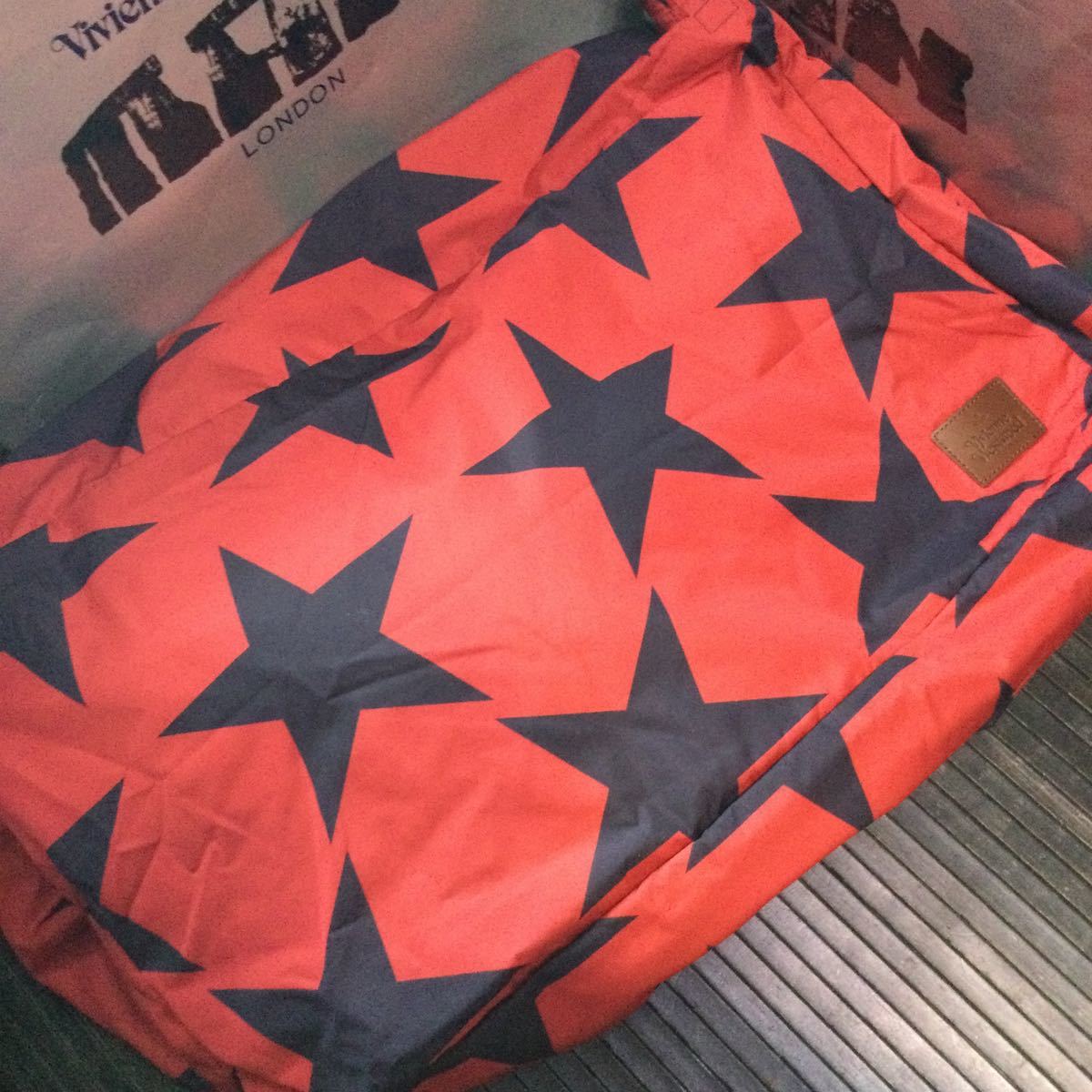 送料込●新品●Vivienne Westwood 大容量バッグ大量ボール入等に最適 ネイビー星柄 ナイロン 赤色 ヴィヴィアンウエストウッド ビビアン_画像1
