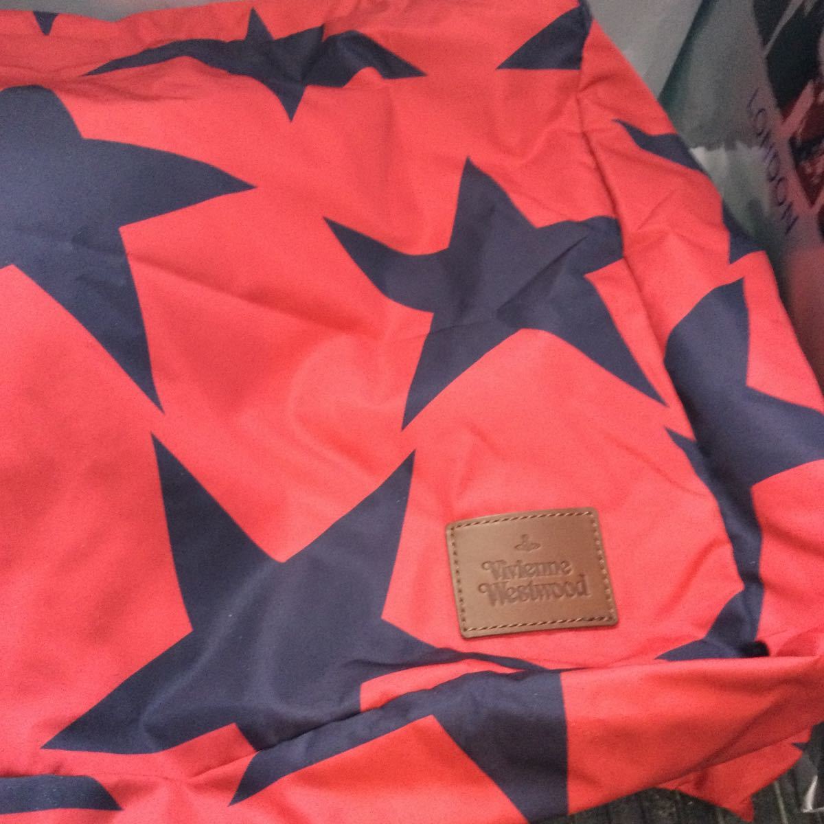 送料込●新品●Vivienne Westwood 大容量バッグ大量ボール入等に最適 ネイビー星柄 ナイロン 赤色 ヴィヴィアンウエストウッド ビビアン_画像2