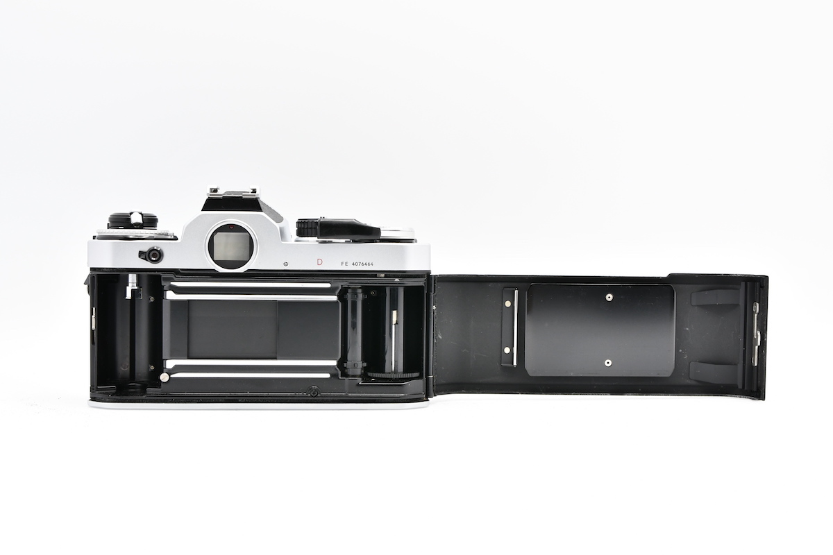 Nikon ニコン FE Dマーク + AI改 NEW NIKKOR 28mm F3.5 ジャンク品 部品取り用 MF一眼レフ フィルムカメラ 広角単焦点レンズ ■00106_画像3