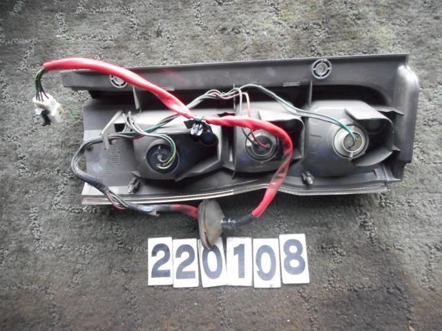 キャラバン KR-VWME25 左テールランプ ZD30DDTI QM1 220108_画像4