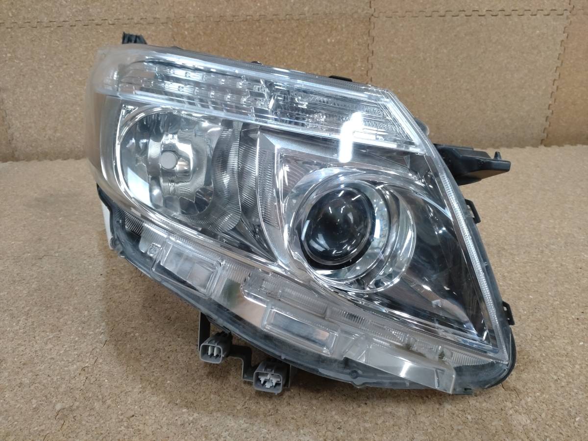 ジャンク】トヨタ ノア エスクァイア ZRR80 前期 右ヘッドライト LED