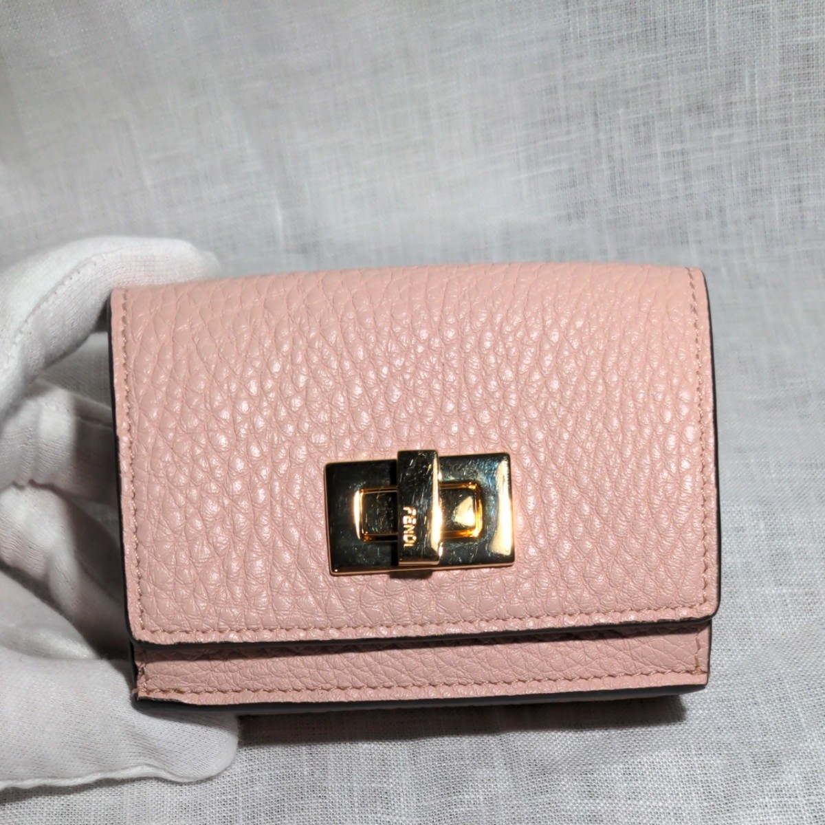 FENDI ピーカブー マイクロミニ 三つ折り財布 FENDI ピーカブー マイクロミニ 三つ折り財布