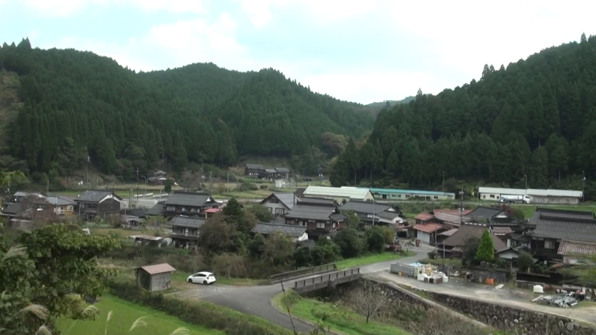 津山線・因美線・若桜鉄道 車窓映像集 (字幕無/有BD-R DL1枚)_中国山地の山間の集落