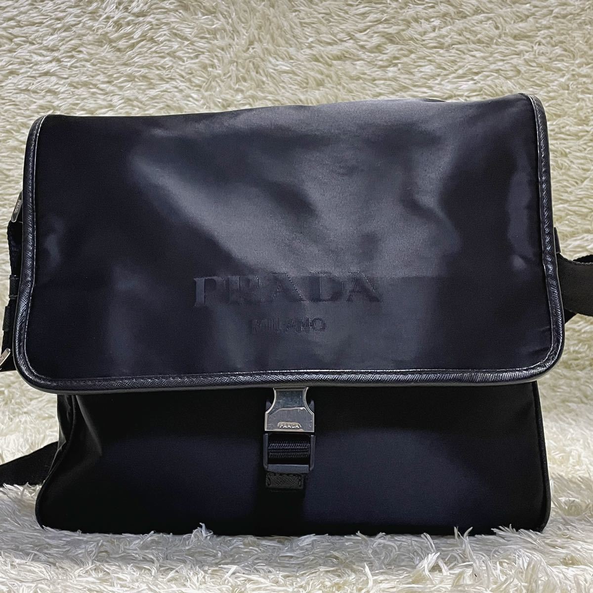 未使用級】PRADA プラダ ショルダーバッグ メッセンジャー ベルト ロゴ