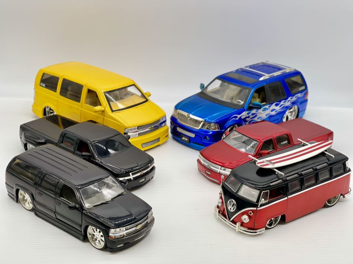 大特価!! シボレーアストロ DUB CITY 1/18 ミニカー ミニカー