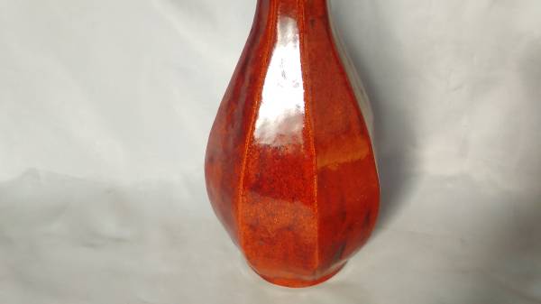 【花瓶】赤釉　美しいフォルム　面取花瓶　一輪挿し　和洋花生　定形外可　Ｈ0415D_画像3