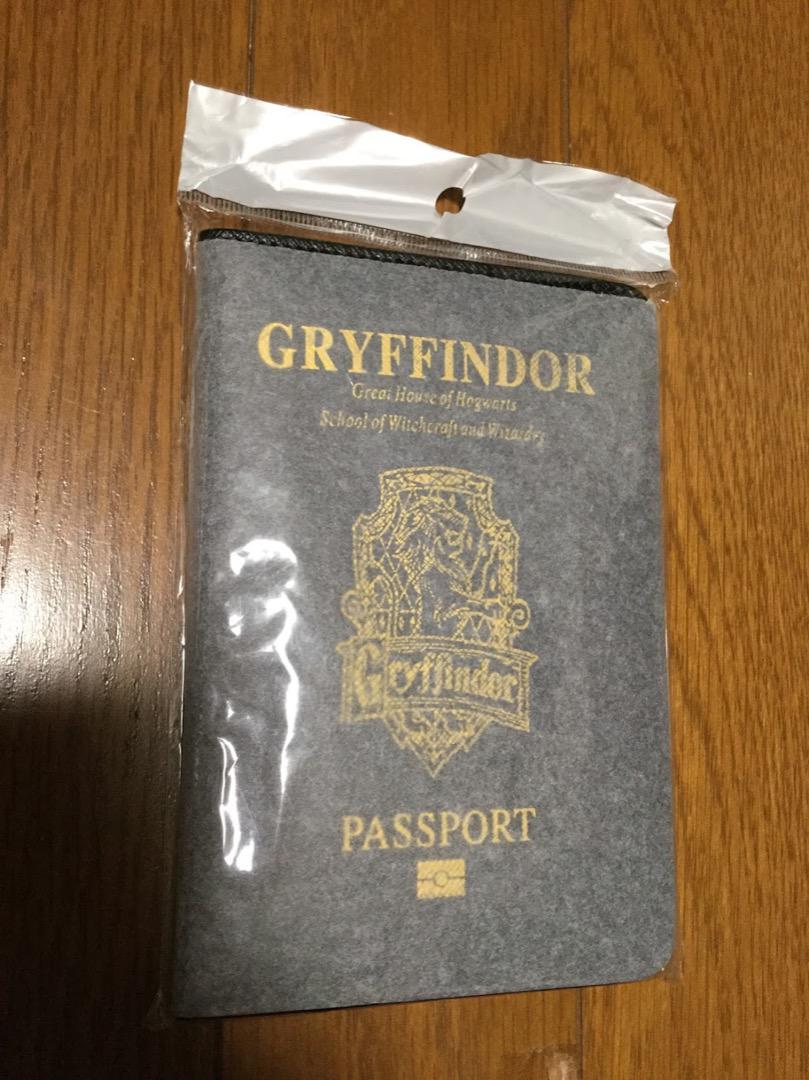 [ anonymity delivery & guaranteed ] Harry Potter griffin doll passport case / Harry Potter Gryffindor Passport Wallet