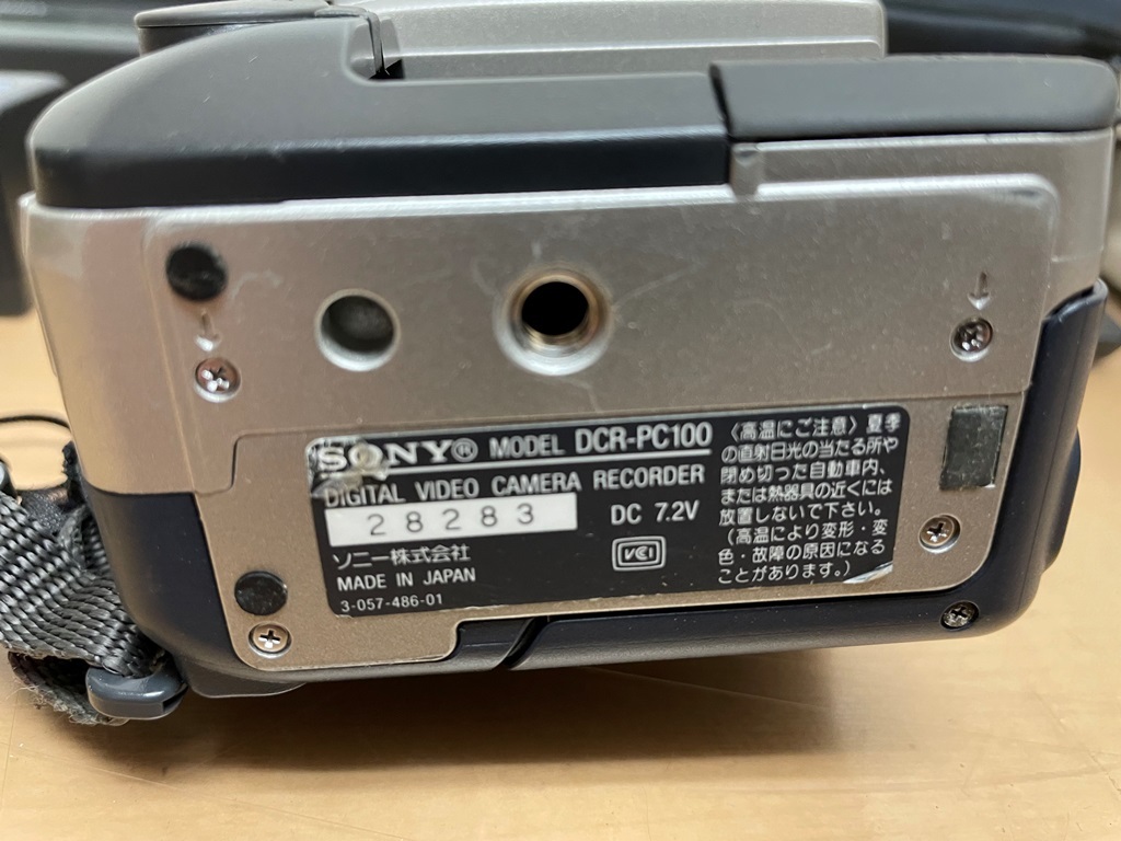 ★動作未確認ジャンク★SONY ソニー★デジタルビデオカメラ DCR-PC100★充電器 チャージャー AC-VQ800★バッテリー3点★_画像5