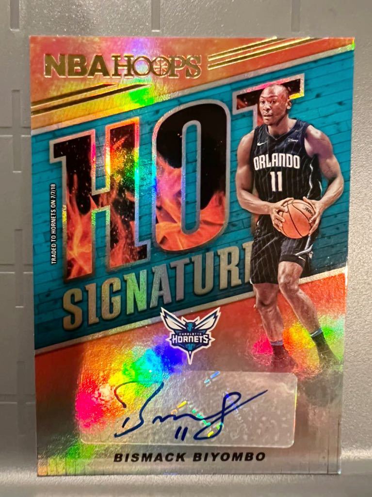 レア選手 Auto 18 Panini Hoops Bismack Biyombo ビズマック・ビヨンボ NBA 直筆 サイン Hornets ユニフォーム バスケ Suns サンズ 大活躍_画像1