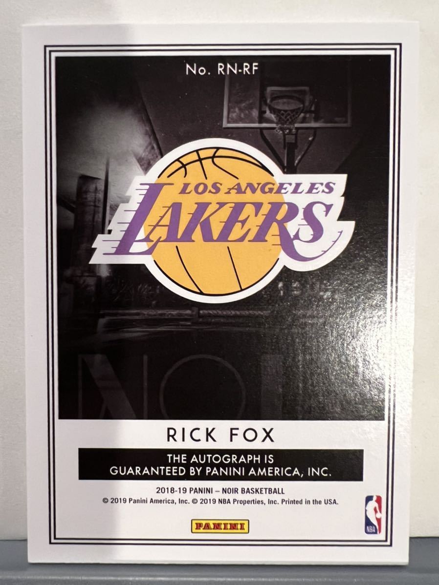 最高級版直書/99 Auto 19-20 Panini Noir Reigning Nights Rick Fox リック・フォックス NBA 直筆 サイン バスケ Lakers レイカーズ 優勝_画像2