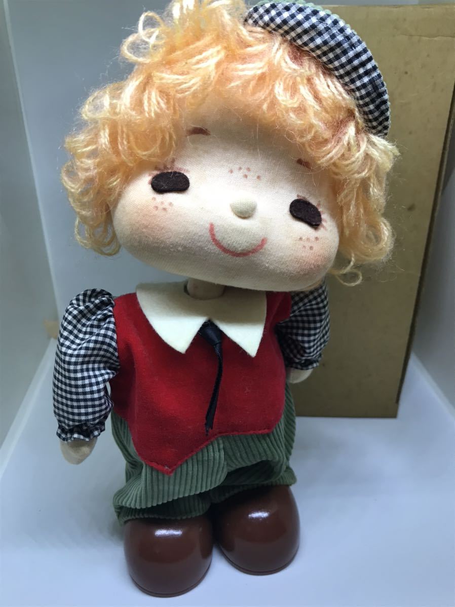 昭和レトロ　ハミング　子供の人形　オルゴール　ゼンマイで動く人形　箱付_画像1