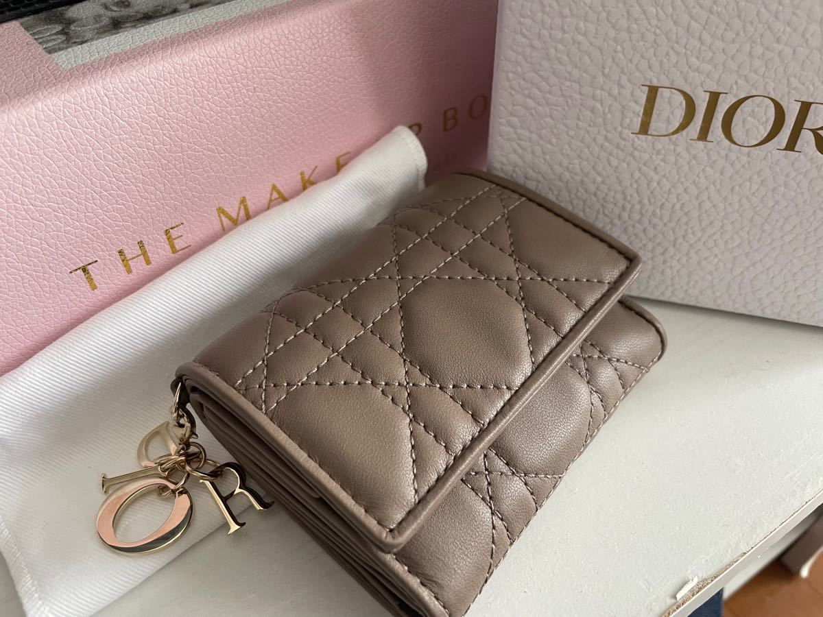 消費税無し 【新品未使用】 Dior 三つ折り財布 - 三つ折り財布 