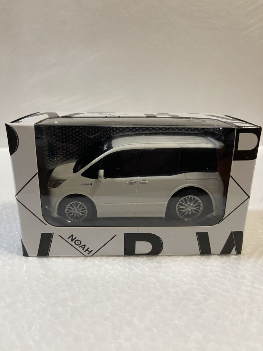 トヨタ ノア NOAH W&B カラーサンプル プルバックカー ミニカー 非売品 ホワイトパールクリスタルシャイン