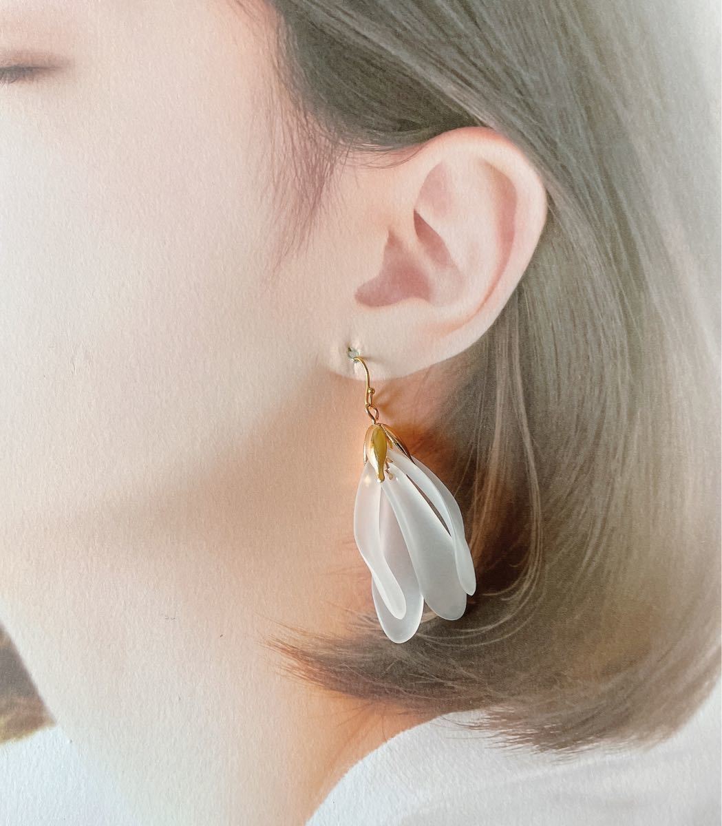 Paypayフリマ No 92 すりガラス風花びらピアス イヤリング アレルギー対応 サージカルステンレスピアス Paypayフリマ No 92 すりガラス風花びらピアス イヤリング アレルギー対応 サージカルステンレスピアス