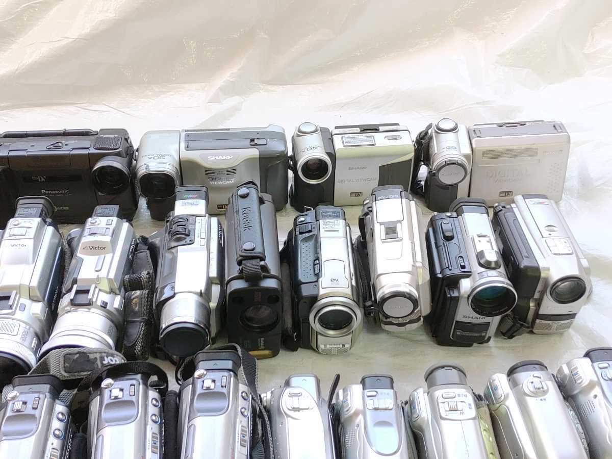 J8 現状品 ジャンク 動作未確認 SONY Canon Panasonic Victor SHARP ビデオカメラ 50台 セット miniDV 8cm DVD メモリー 大量 まとめて_画像3
