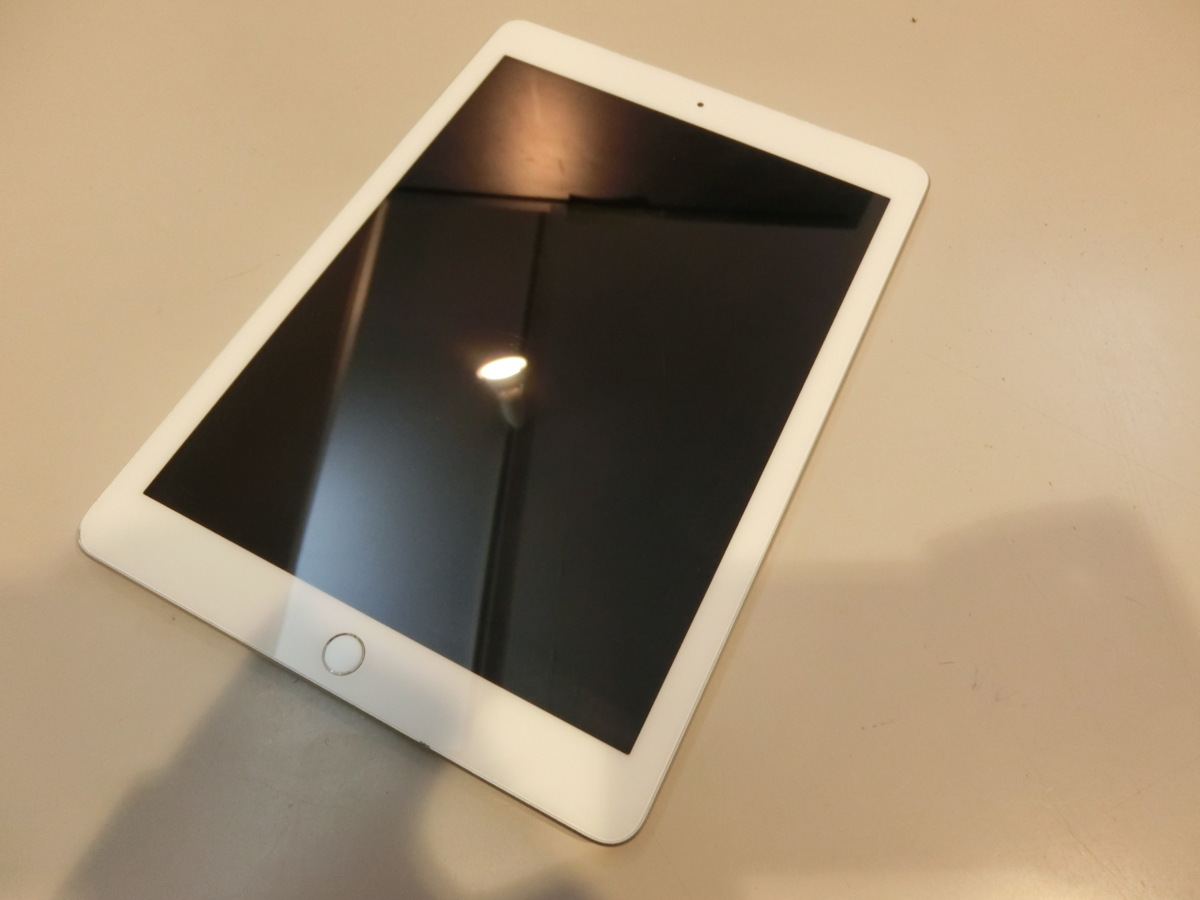 SIMフリー iPad 第6世代 cell 32GB シルバー 品 本体のみ(iPad本体 
