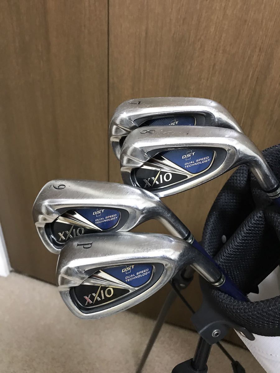 大きな割引 人気の名器!ゼクシオ8 7-9,PW 4本セット 純正カーボンR