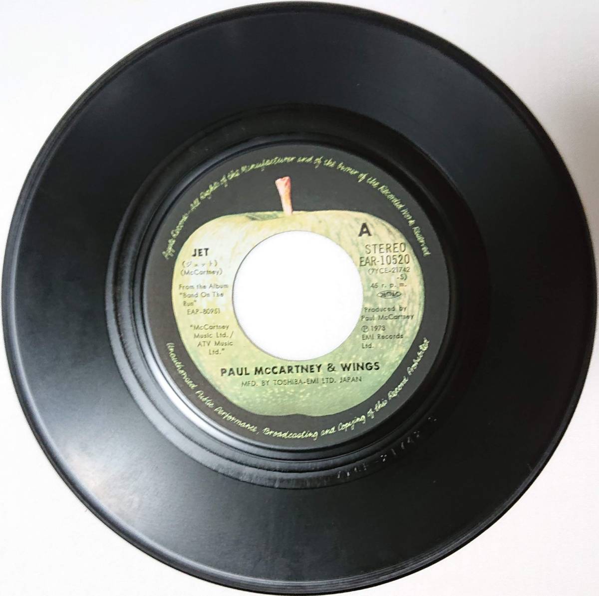 PAUL McCARTNEY & WINGS : JET / LET ME ROLL IT 国内盤 中古 アナログ EPシングルレコード盤 1973年 EAR-10520 M2-KDO-720_画像3