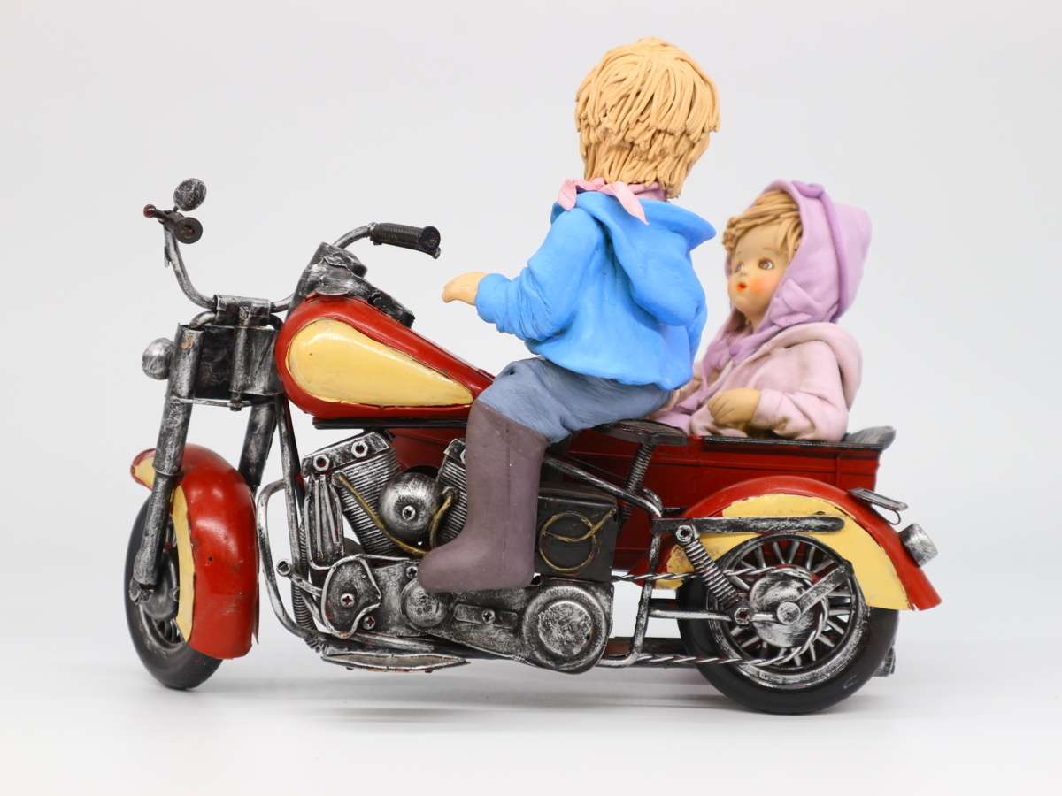 創作人形作家 矢野陽子 作 バイクに乗って遊ぶ二人の子供と子犬 バイク
