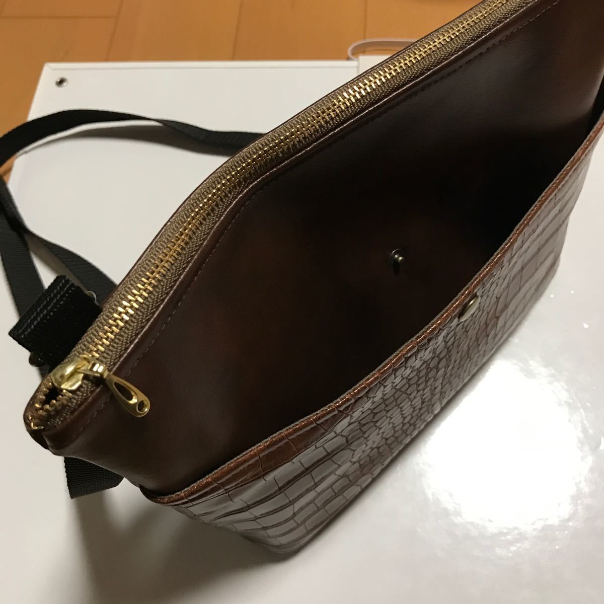 ☆ハンドメイド☆  ショルダーバッグ   ブラウン×型押し  Aタイプ　合皮