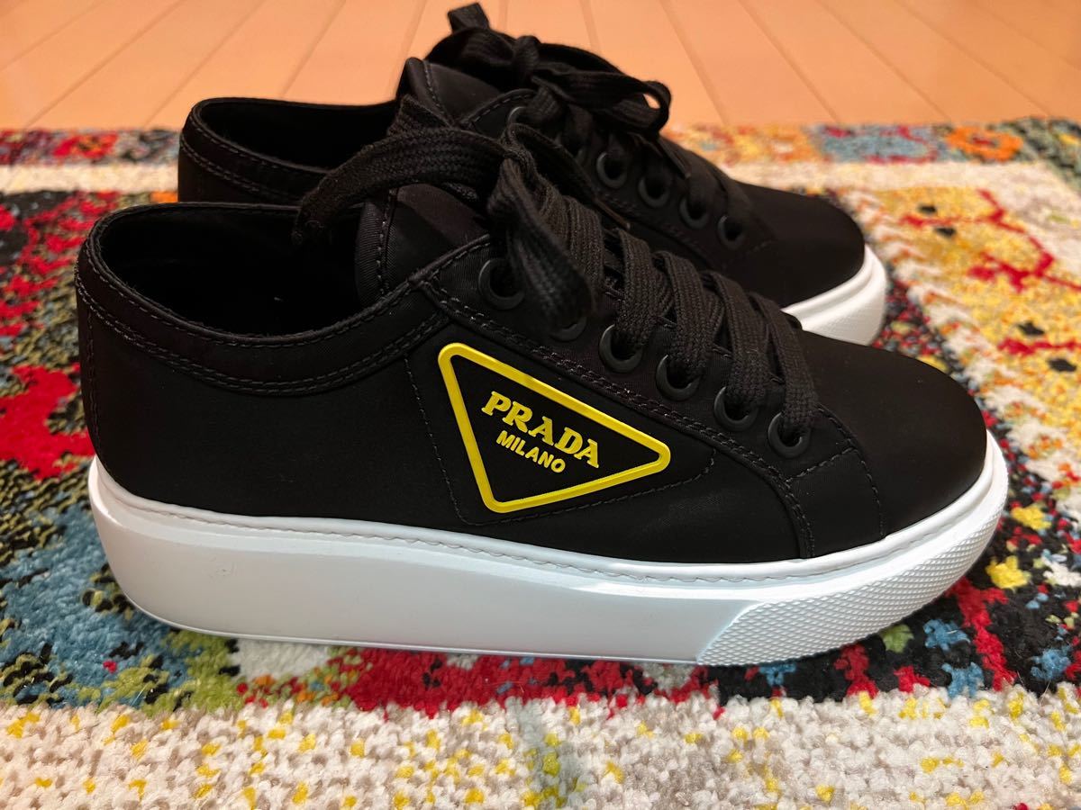 PRADA スニーカー レディース