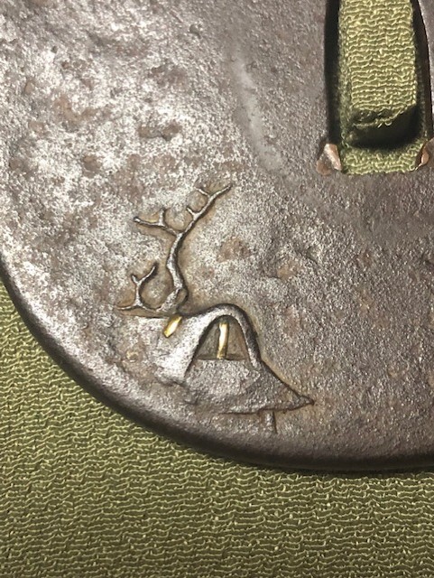 名品金工鍔/名工奈良作/金銀高肉彫象嵌色絵鐔/猟師の図【 名品金工鍔/名工奈良作/金銀高肉彫象嵌色絵鐔/猟師の図【