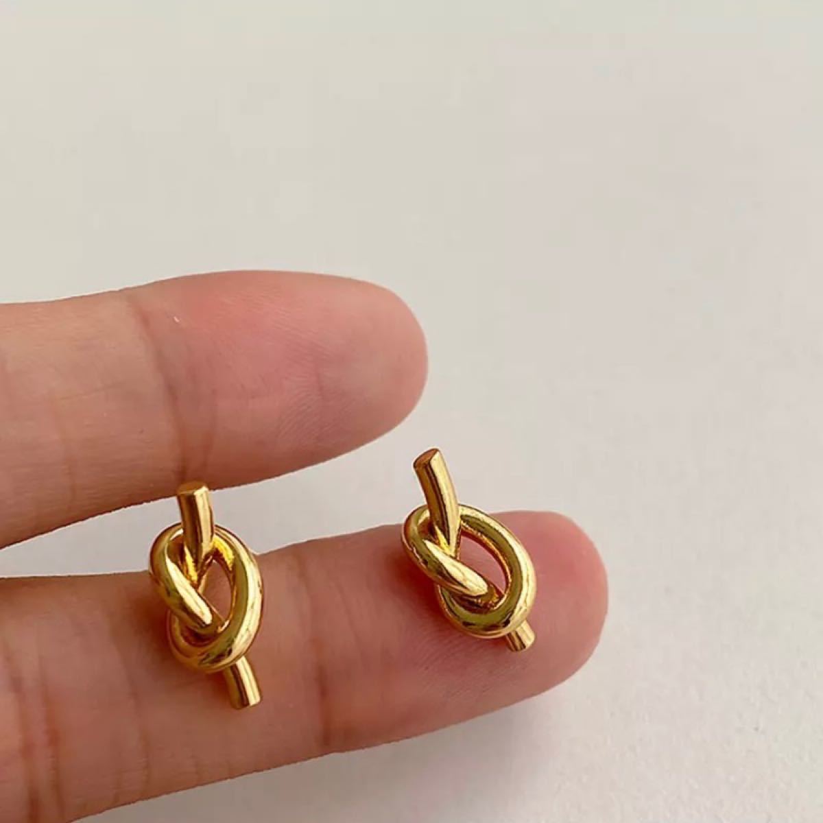 ノット ピアス CELINE セリーヌ ステンレス プチプラ シルバー ノット ピアス CELINE セリーヌ ステンレス プチプラ シルバー