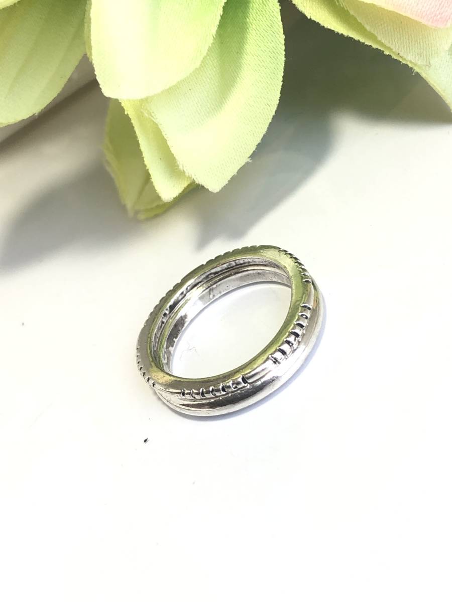  Vintage sculpture & out shell circle silver tone. set ring 