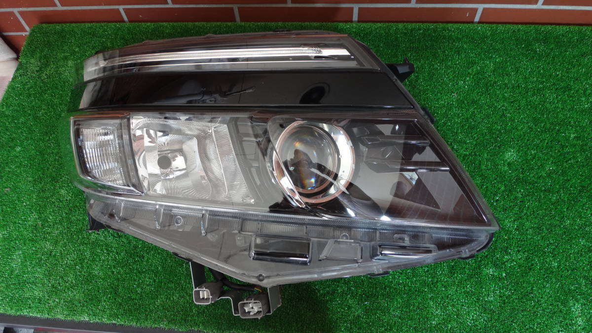 PTM-156 ヴォクシー ZRR80W 前期 80系 右ヘッドライト LED 点灯OK