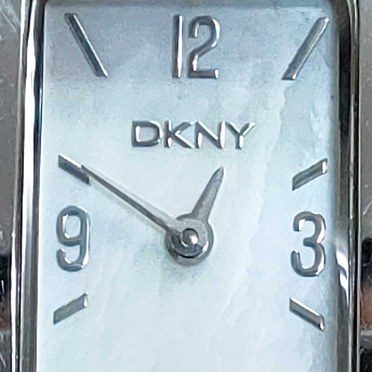 DKNY ダナキャラン 文字盤 スクエア型 レディース アナログ 2針 シルバーカラー 腕時計 時計 レディース腕時計 _画像3