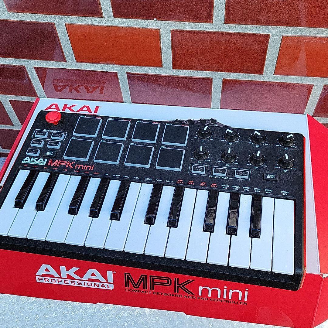 AKAI professional USB MIDIキーボードコントローラー 8パッド MPK mini MK2