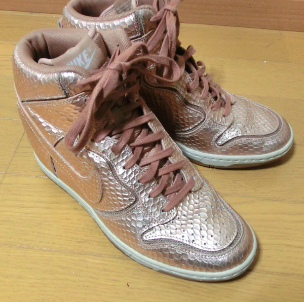 超話題新作靴NIKE WMNS DUNK SKY HI CUT OUT PRM 644411 ナイキ ウィメンズ ダンク スカイハイ インヒール スニーカー 23.5cm 中古