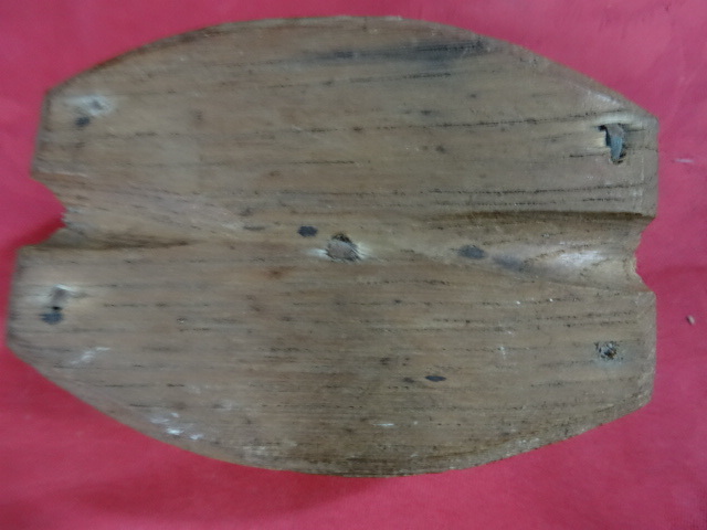 古い木製の滑車　古民具　サイズ約8.5×6.5厚さ4.3cm　天然木　木製　滑車　職人技術　ek-402p2t　_画像3