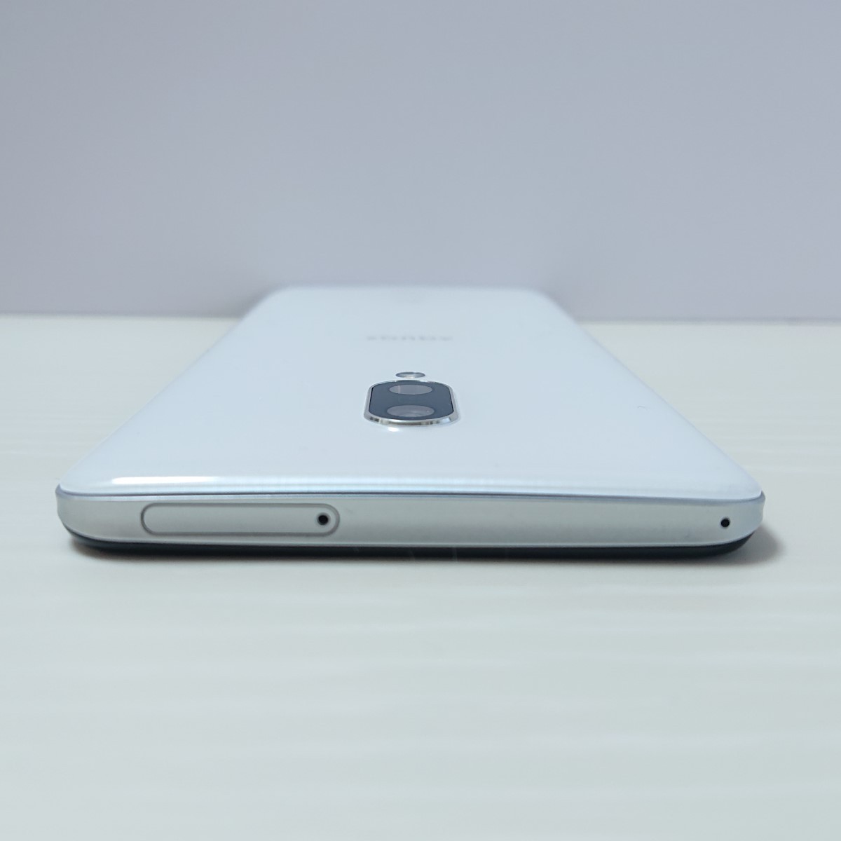☆【18740WM】 美品 au SHV47 SHARP AQUOS zero2 ミスティホワイト SIM