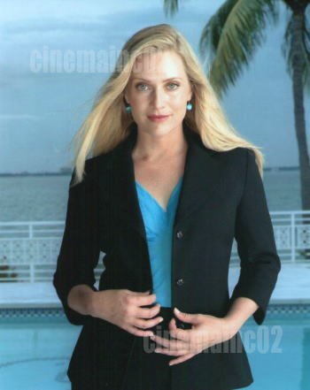 海外ドラマ『CSI:マイアミ』黒いジャケットのカリー・デュケーン(エミリー・プロクター)の写真_画像1