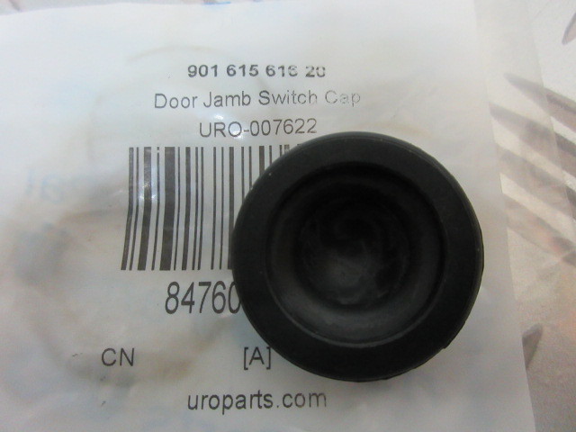 PORSCHE.ポルシェ 911 ドアインテリア スイッチキャップ NEW URO parts 02616516 Door Jamb Switch Cap 1965～1998_画像2