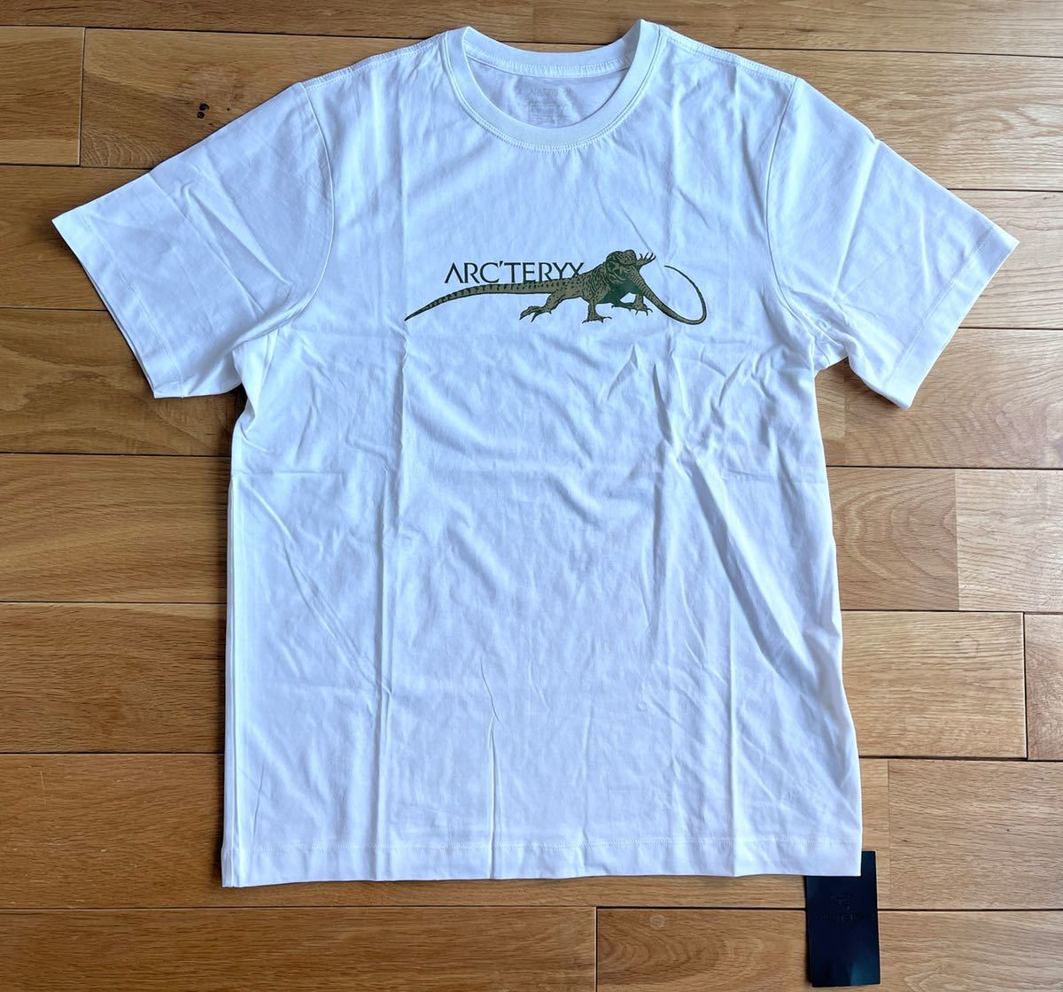 新品 激レア 国内正規品】ARC'TERYX Lizard Eat T-Shirt SS 新品 激レア 国内正規品】ARC'TERYX Lizard Eat T-Shirt SS