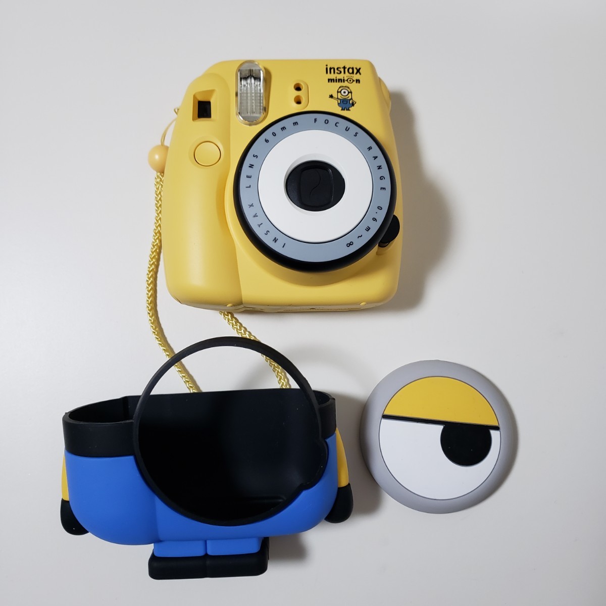 誠実】 FUJIFILM インスタントカメラ チェキ instax mini8 ミニオン