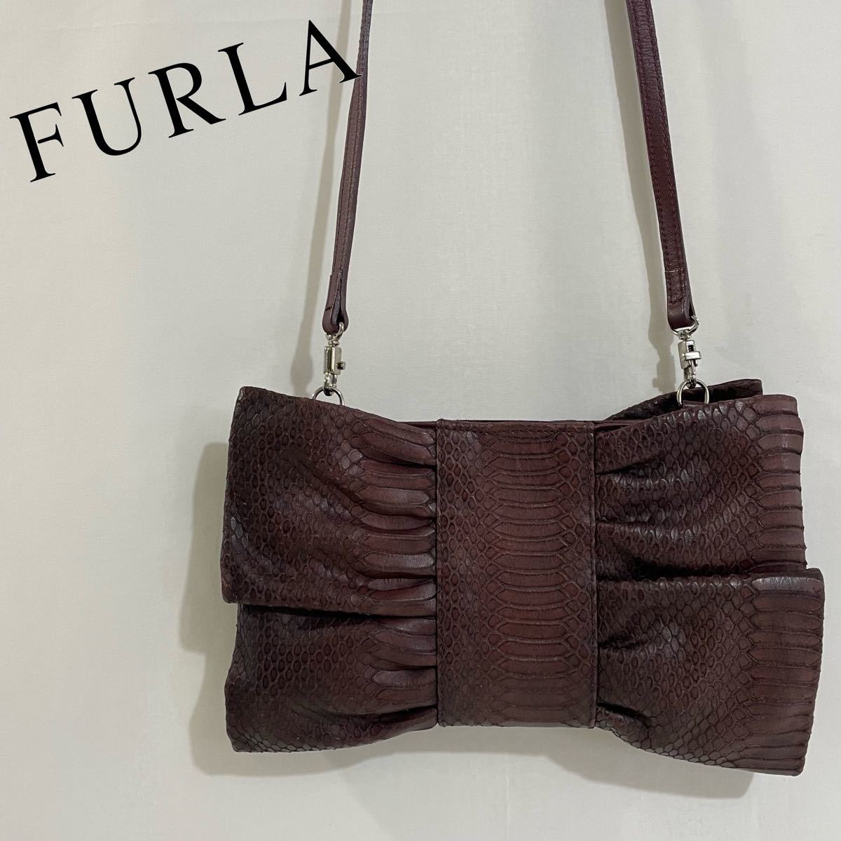 FURLA フルラ 本革 レザー パイソン型押し リボン ポシェット FURLA フルラ 本革 レザー パイソン型押し リボン ポシェット