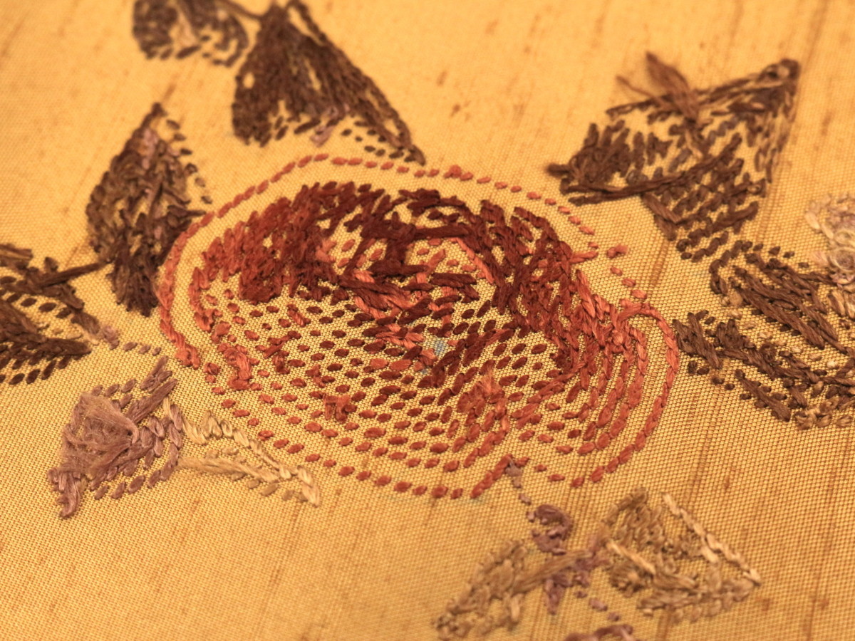 中古 着 宗sou  独特の素材 蘇州刺繍菊模様訪問着 リサイクル
