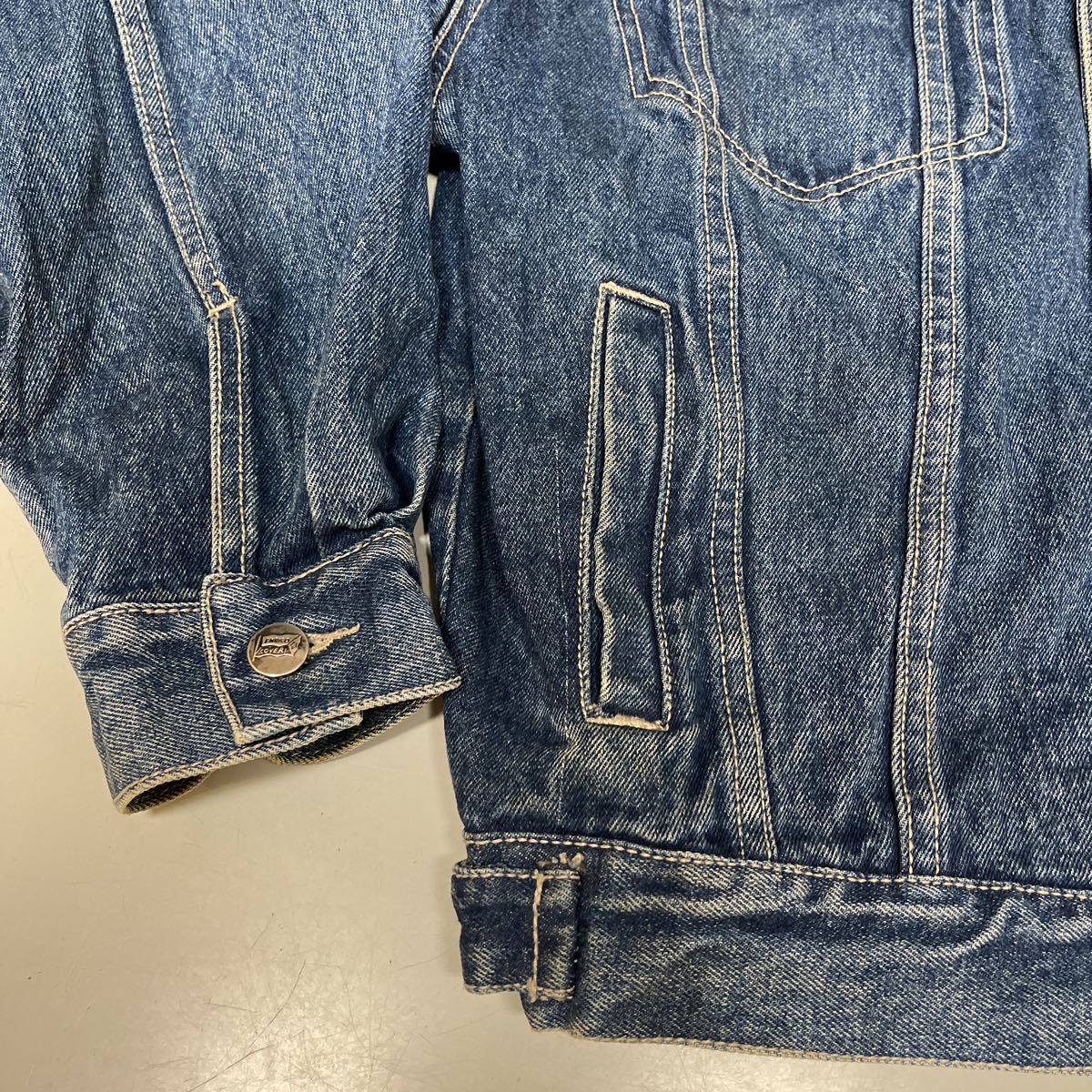 ENRICO COVERI エンリココベリ Gジャン デニム ジャケット アウター Mサイズ ジーンズ 刺繍 メンズ(Mサイズ)|売買されたオークション情報、yahooの商品情報をアーカイブ公開 - オークファン(aucfan.com) ENRICO COVERI エンリココベリ Gジャン デニム ジャケット アウター Mサイズ ジーンズ 刺繍 メンズ(Mサイズ)|売買されたオークション情報、yahooの商品情報をアーカイブ公開 - オークファン(aucfan.com)